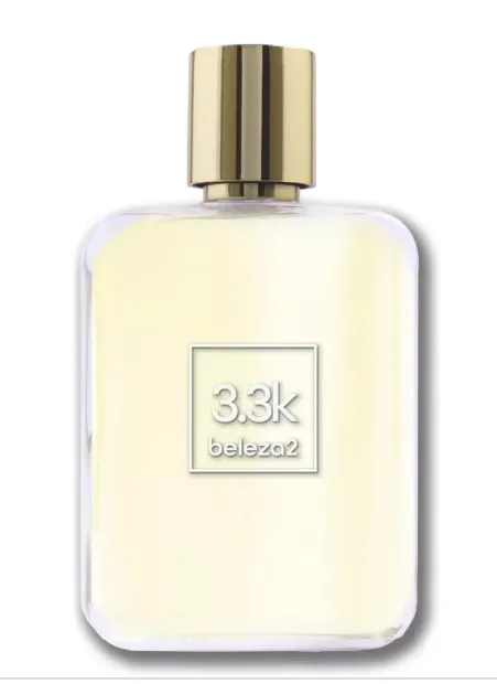 Frasco de perfume Beleza2 3.3k com vidro transparente, líquido amarelo-claro e tampa metálica dourada espelhada, com rótulo central minimalista em fundo claro.